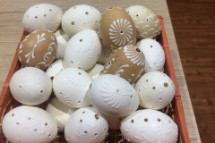 Bílé a přírodní